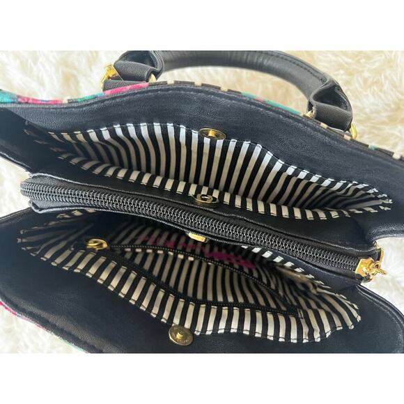EUC Betsey Johnson black and white striped with pink roses pattern purse bag Y2K - Picture 4 of 7